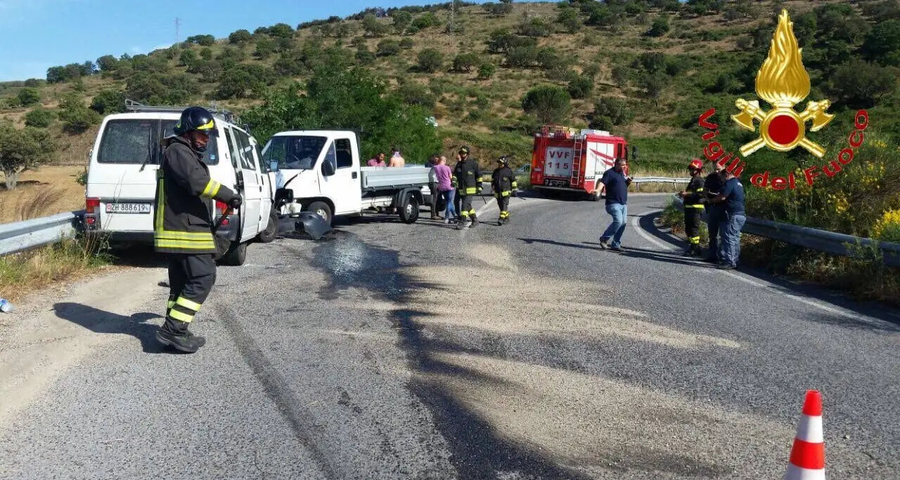 Furgone contro camion lungo la SS 389: ferito 44enne di Ollolai