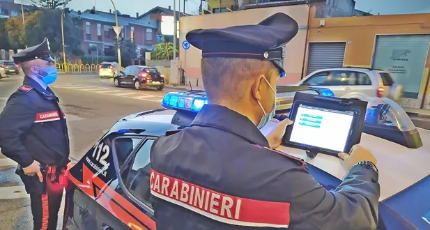 Covid, 24enne sorpreso in giro con l’auto senza motivo: multato dai Carabinieri