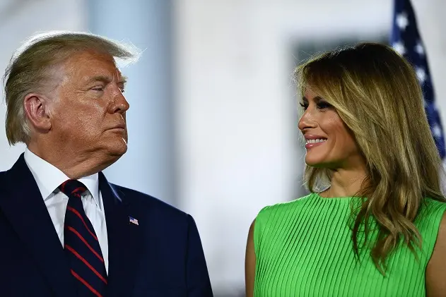 US First Lady Melania Trump smiles to US President Donald Trump atthe conclusion of the final day of the Republican National Convention from the South Lawn of the White House on August 27, 2020 in Washington, DC. (Photo by Brendan Smialowski / AFP)