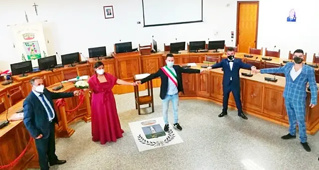 Matrimonio ai tempi del Covid, il distanziamento non ferma l'amore tra Jenny e Giammy