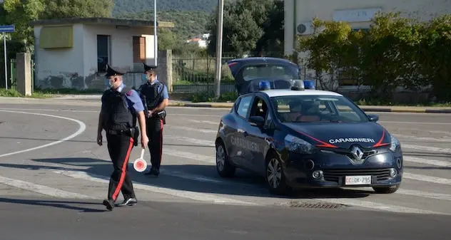 Uta. Ritrovata in un capannone l’auto rubata a Cagliari il 3 ottobre: denunciato un allevatore