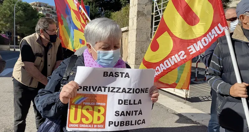 \"Non si può fare profitto sulla pelle degli ammalati e degli operatori che oggi sono carne da macello\"