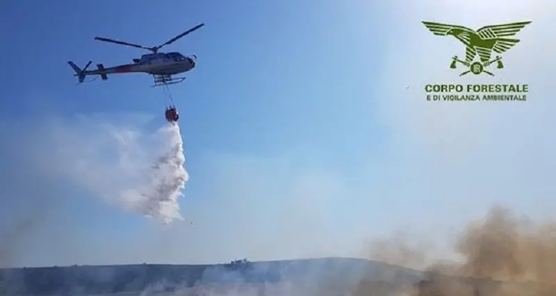 Fiamme a Osidda: in azione tre elicotteri