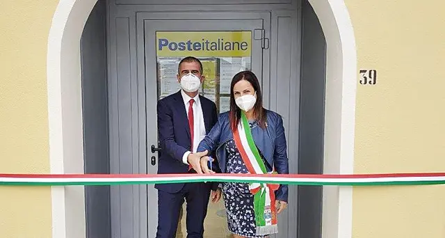 Taglio del nastro del nuovo ufficio postale a Villa San Pietro