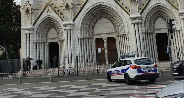 Nizza. Attacco terroristico nella basilica Notre-Dame. Persona decapitata