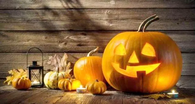 Halloween per i bambini: il Covid non ferma la festa in via Manno e nelle vie dello shopping