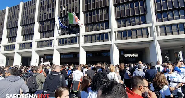 Cagliari, in piazza il mondo delle palestre e delle piscine, dei locali e della ristorazione