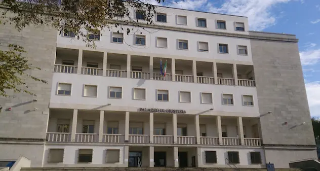 Tribunale Nuoro. Dipendente positivo: sospese le udienze