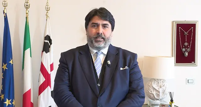 Covid, c’è la nuova ordinanza di Solinas: “Stadi aperti con mille spettatori e 700 al chiuso”
