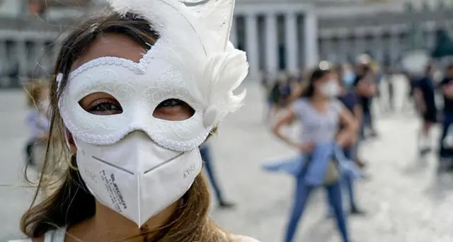 Covid, i lavoratori delle spettacolo pronti a scendere in piazza: “Senza un euro di indennizzo, alla fame”