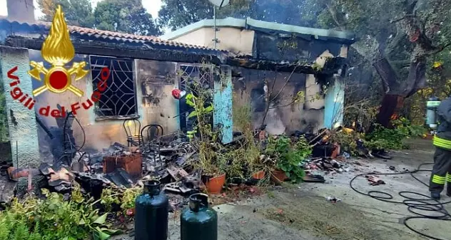 Padru: in fiamme un appartamento con all'interno bombole gpl