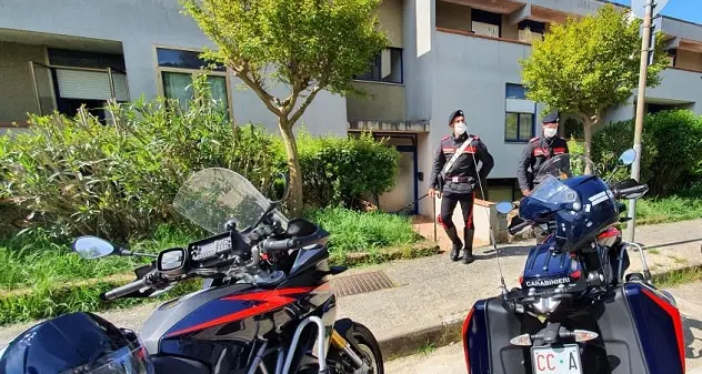 Sant'Antioco. Maltrattava ripetutamente la madre: 33enne allontanata da casa