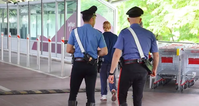 Sorpreso a rubare al Conad minaccia il vigilantes dicendogli che è sieropositivo