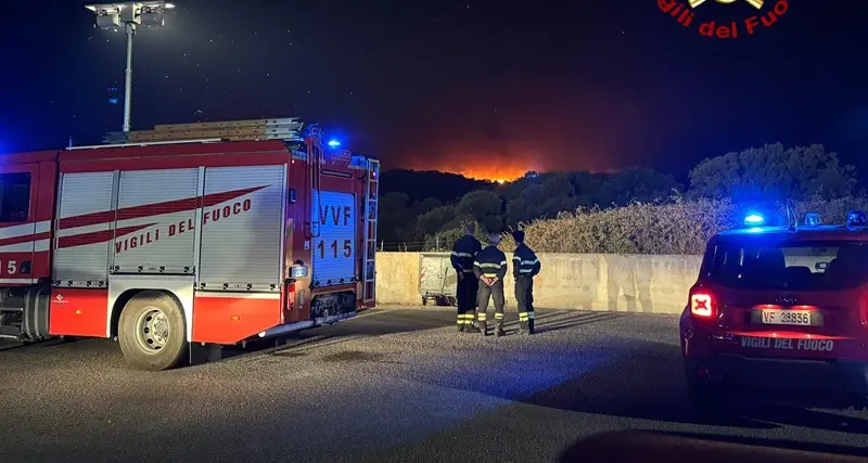 Almeno 700 ettari in fumo nel rogo divampato fra Nuoro e Orune