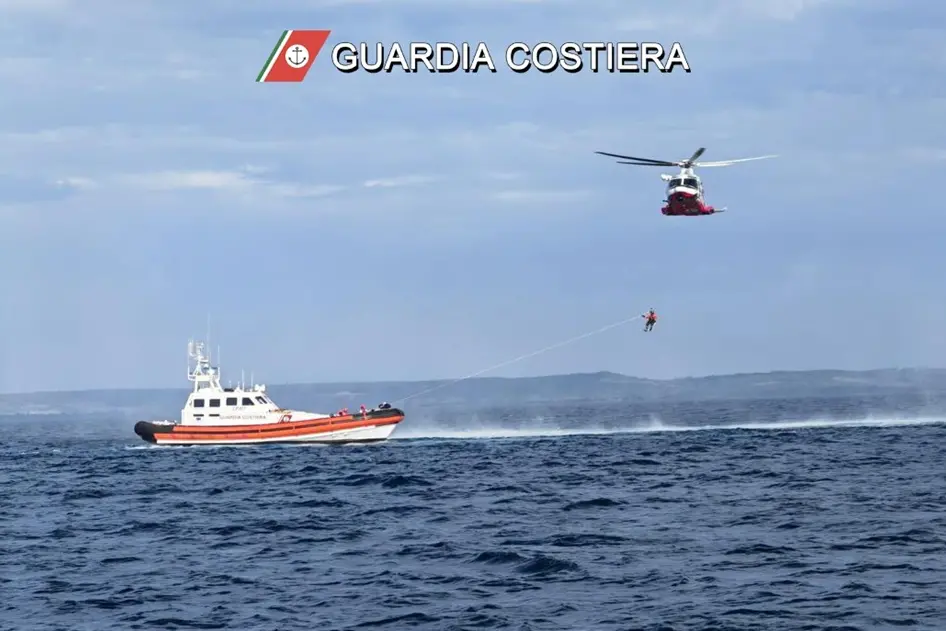 <p>Intervento della motovedetta della Guardia Costiera</p>\\n
