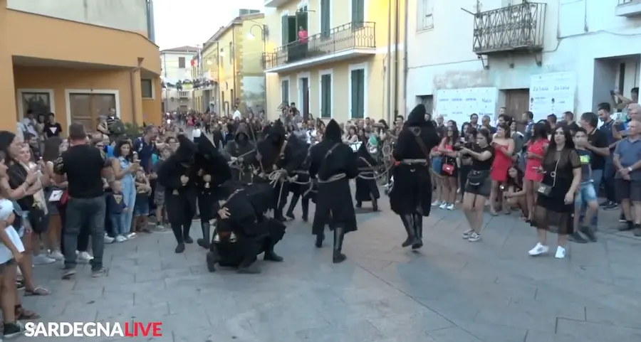 Orotelli in festa: Carnevale Estivo e Sagra del vitello arrosto martedì 13 agosto