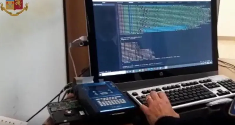 Pedopornografia online, maxi operazione della Polizia: indagati anche due sardi