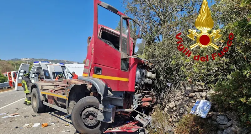 Schianto tra Olbia e Arzachena: morto l’autista del camion