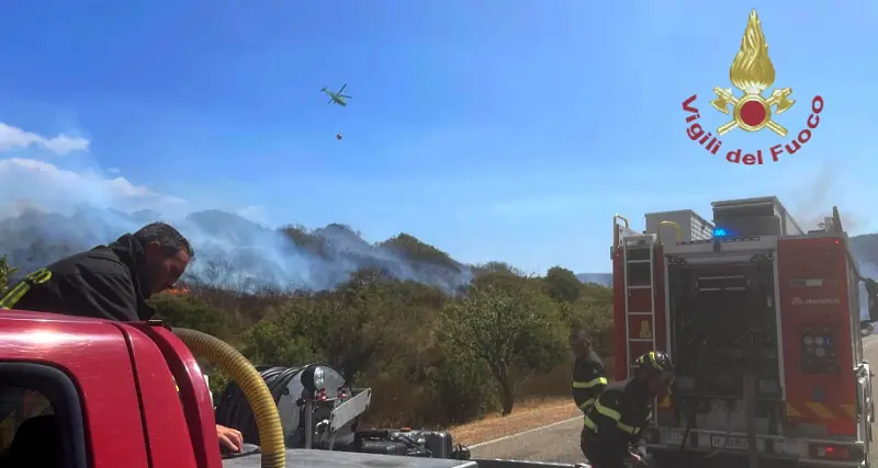 Incendi: abitanti evacuati ad Asuni, a rischio un ovile a Orroli