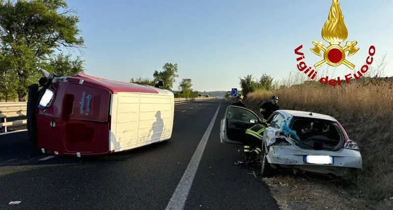 Incidente sulla 131, due mezzi coinvolti