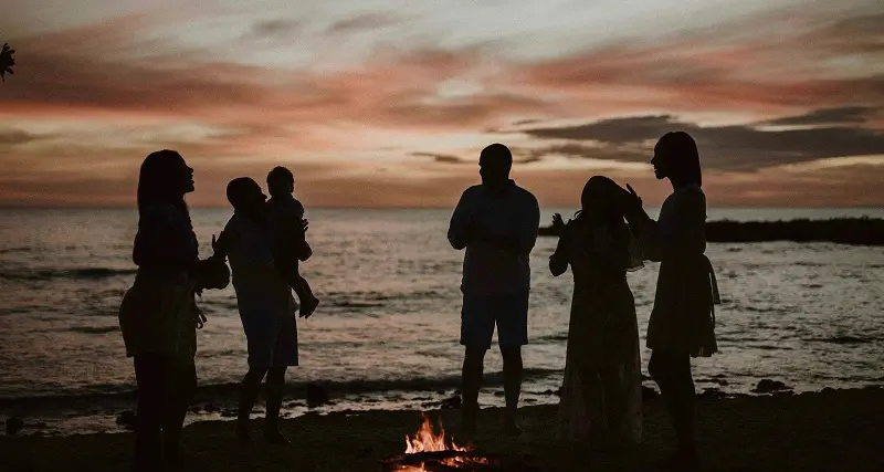 Ferragosto di divieti: addio a falò, musica e bagno di mezzanotte