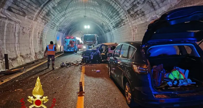 Terribile schianto sulla galleria di Siniscola: quattro feriti, uno è grave