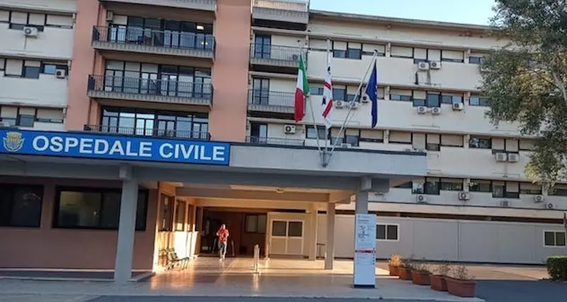 Sanità Alghero, \"Niente aria condizionata e carenza di personale\"