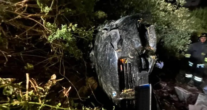 Castelsardo. Auto finisce in una scarpata sulla provinciale 17, due feriti