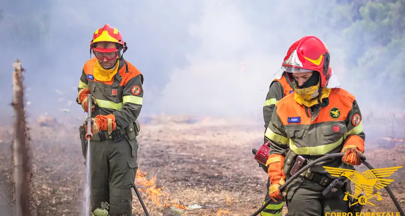 Fiamme in una casa coloniale a Marrubiu, bambini in salvo