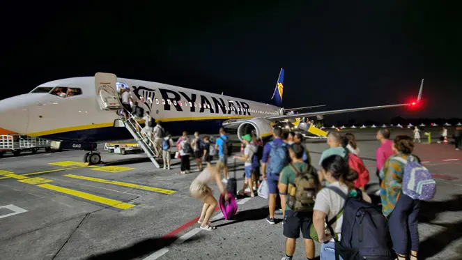 Ryanair e Vueling sotto accusa: sanzioni milionarie per pratiche scorrette