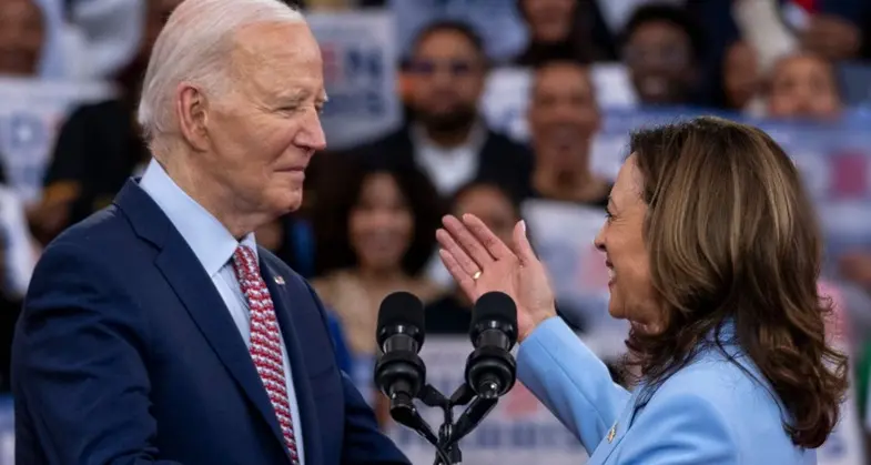 \"America, ti ho dato il meglio di me stesso\". Biden si commuove a Chicago