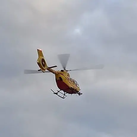 Giovane eroe muore annegato dopo aver salvato una coppia: tragedia a Ferrara