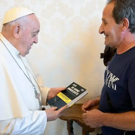 Beniamino Zuncheddu in Vaticano dal Papa: in dono il suo libro