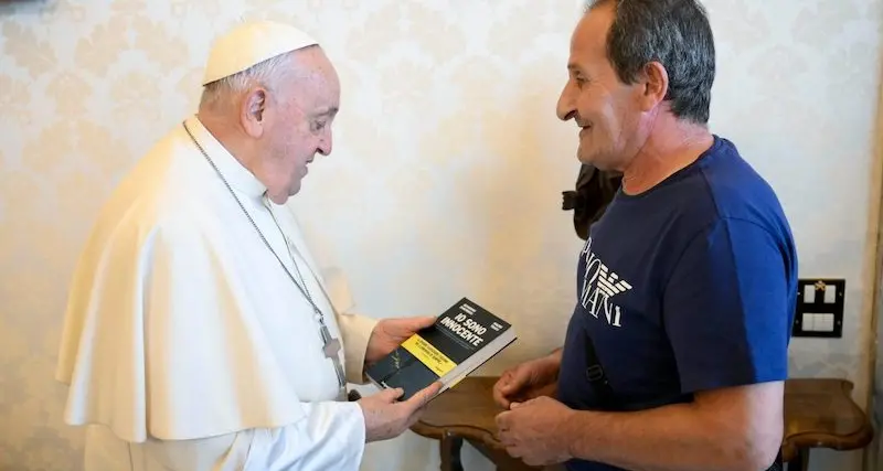 Beniamino Zuncheddu in Vaticano dal Papa: in dono il suo libro