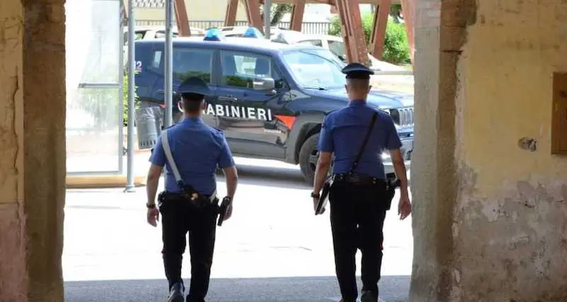 Fermato alla guida di un monopattino rubato, 45enne denunciato a Cagliari