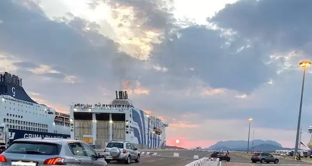 Cresce il traffico merci e passeggeri nei porti sardi
