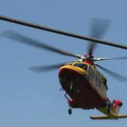 Cade da una scala e perde conoscenza a Sassari: trasportato all'ospedale in codice rosso