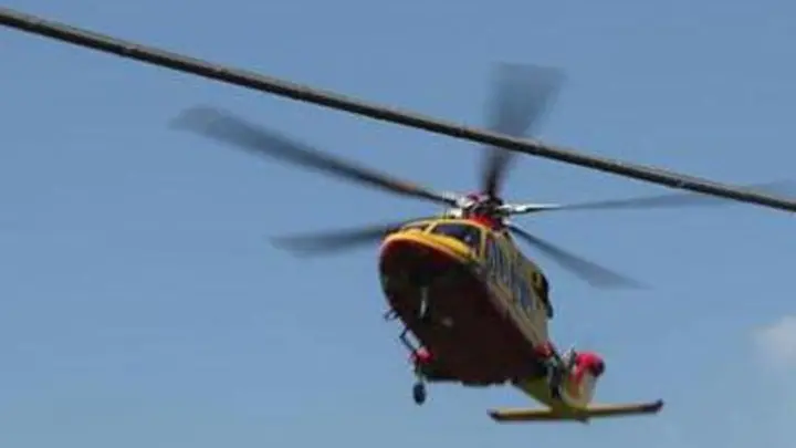 Cade da una scala e perde conoscenza a Sassari: trasportato all'ospedale in codice rosso