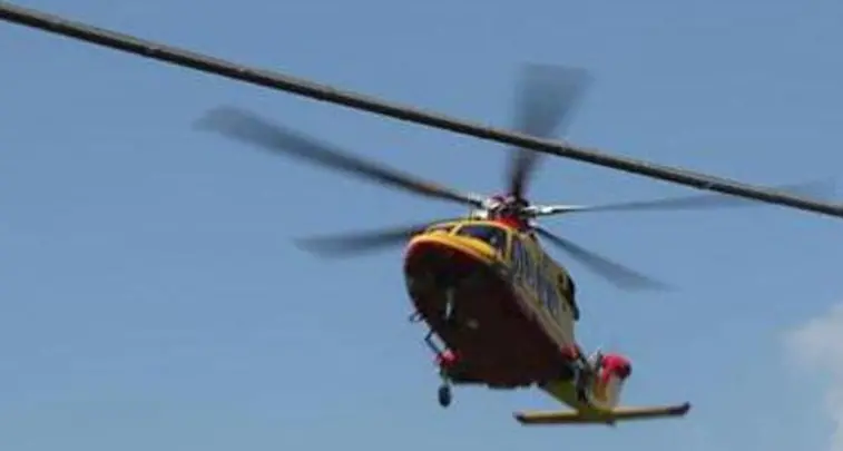 Cade da una scala e perde conoscenza a Sassari: trasportato all'ospedale in codice rosso