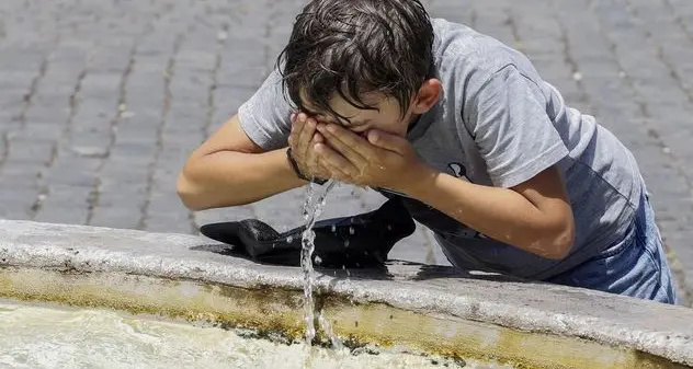 Caldo avanza, oggi 8 città con bollino rosso: massima allerta anche a Roma