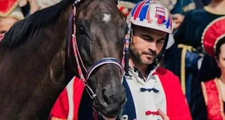 Il fantino di Burgos Antonio Siri vince il Palio di Asti