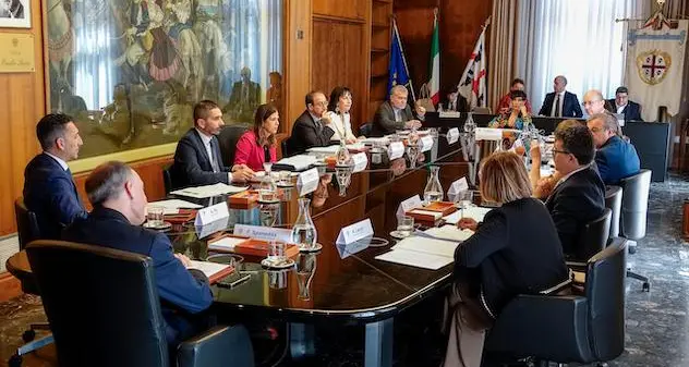 Rinnovabili e sanità, autunno caldo per la maggioranza di Todde