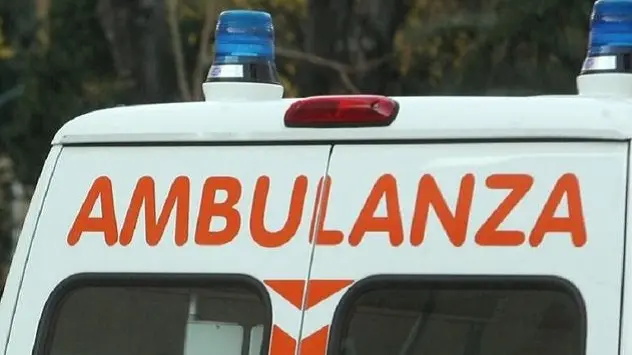 Violento scontro moto-auto a Sassari: giovane motociclista perde conoscenza