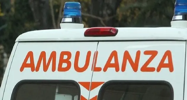 Cade dall'altalena, viene colpita alla testa: bambina di 6 anni muore