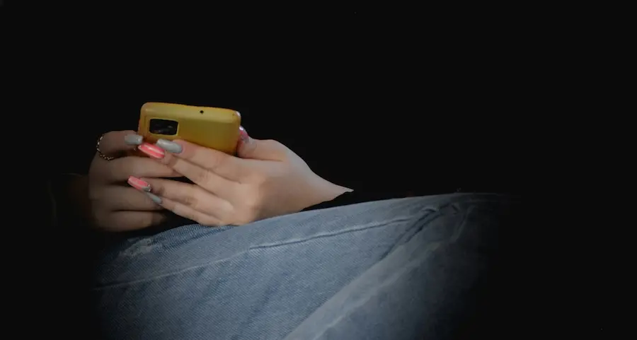 Olbia. Escort ricatta un cliente: soldi per non pubblicare le chat sui social