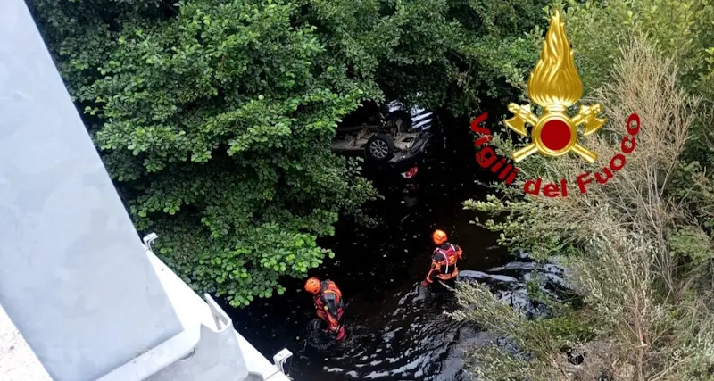 Arzachena. Recuperata l’auto precipitata nel Rio San Giovanni