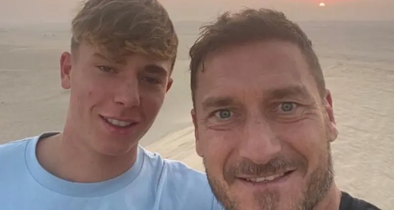 Francesco Totti a Olbia per la prima partita da titolare del figlio Christian