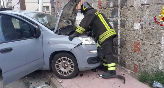 Macomer. Schianto tra due auto in paese, 5 feriti di cui un codice rosso