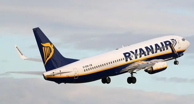 Ryanair avverte la Sardegna: “Abolite la tassa municipale o ridurremo i voli”