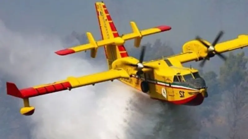 Incendio nelle campagne tra San Gavino e Gonnosfanadiga: in azione elicotteri e Canadair